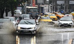 Başkentte yollar göle döndü! Evleri su bastı