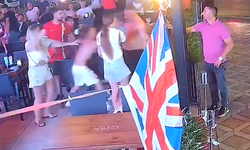 Marmaris’te sarhoş turist dehşeti! Kadın ve çocuklara saldırdığı anlar kamerada