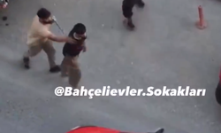 Bahçelievler’de korku dolu anlar! Elindeki bıçakla çevredekilere saldırmaya çalıştı