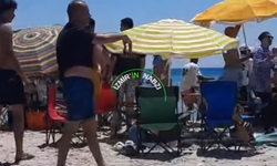 Çeşme Altınkum Plajı'nda şemsiye kavgası! İşletme çalışanları ile vatandaşlar karşı karşıya geldi