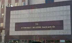 Erdal Beşikçioğlu'nun destekçileri Etimesgut Belediyesi önünde yumruklu kavga etti