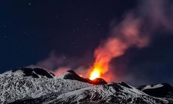 Sicilya'da Etna alarmı: Kül bulutları hava ulaşımını vurdu