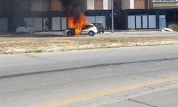 Ankara'da korku dolu anlar! Park halindeki otomobil alev topuna döndü