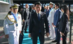 NATO Zirvesi'ne katılan Japon bakan, kendisine ikram edilen suyu görünce şok geçirdi!