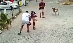 Sokak ortasında birbirini bıçakladılar! O anlar kamerada
