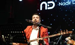 Nadir Durak Sincan'ı salladı! Meydan şarkılarla dolup taştı