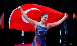 17 Yaş Altı Güreş Şampiyonası kadınlar kategorisinde dünya şampiyonu oldu