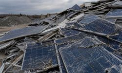 Hasar gören 100 bin güneş panelini hurdaya sattı, servet kazandı!