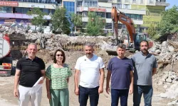 Pursaklar'da eski belediye binasının yerine yeni meydan geliyor!