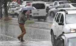 Başkentte sağanak alarmı! Cadde ve yollar su altında kaldı