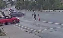 Baba-kız direksiyon başındaydı... Park manevrası kazayla sonuçlandı!