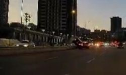 Yenimahalle'de kontrolden çıkan araç yanındaki otomobili karşı şeride savurdu!