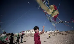 İsrail, Gazze'de çocukların uçurduğu uçurtmalara İHA muamelesi yapacağını belirtti!