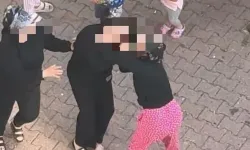Kayseri'de iki kadının saç başa birbirine girdi! Çocuklarının ağlayışlarına aldırış etmediler