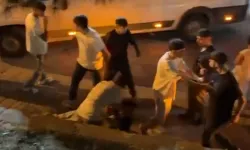 Baltayla saldırdılar! Esenler'de 17 yaşındaki gencin acımasızca darbedildiği anlar kamerada
