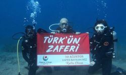 Türkiye İttifakı Partisi'nden 30 Ağustos'a deniz altında kutlama