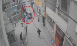 Adana'da korkunç kavga! Otomobilini kalabalığın üzerine sürdü: 1 ağır yaralı
