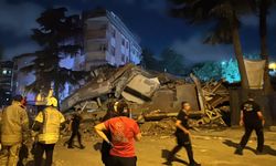 İstanbul Bahçelievler'de korkutan olay: 4 katlı boş bina çöktü