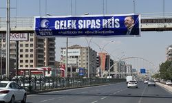 AK Parti Diyarbakır İl Gençlik Kolları'ndan "Kürtçe" pankart: "Reis çok teşekkürler"