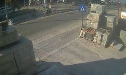 Bir anlık dikkatsizlik can aldı! Feci motosiklet kazası kamerada