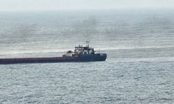 Karadeniz'de İHA saldırısına uğrayan gemi Zonguldak'ta