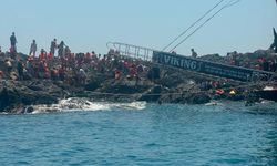 Facia ucuz atlatıldı: Fethiye'de su alan gezi teknesindeki 100 yolcu tahliye edildi