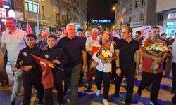 Azerbaycan’da dünya şampiyonu oldu, Çorum’da gururla karşılandı!