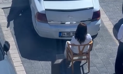 Yalova’da kadın sürücü ile kafe çalışanı arasında park tartışması! Sandalyeyle yer tuttu