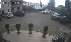 Fren yerine gaza bastı, otomobil site duvarından aşağı uçtu: 1’i çocuk 3 yaralı