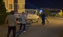 "Senin oğlun bana yazıyor" kavgası kamerada! Sokak ortasında yumruk yağdırdı