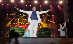 Mahsun Kırmızıgül Karpuz Festivali'ni salladı: Binlerce kişi şarkılara eşlik etti