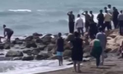 Hatay'da deniz yasağına aldırış etmeyen 3 kişi dalgalara kapıldı