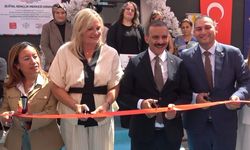 AB temsilcisi kurdeleyi "Bismillah" ile kesti