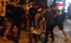 Bursa’da kadını darbeden adama mahalleli saldırdı: O anlar kamerada