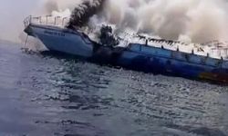 Fethiye'de gezi teknesi alev aldı: 115 yolcu suya atladı