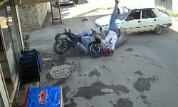 Motosiklet sürücüsü metrelerce havaya fırladı! Kaza kamerada