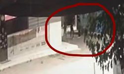 Biber gazı sıkıp bıçakla saldırdılar: Cinayet anı saniye saniye güvenlik kamerasında