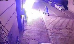 Esenyurt'ta eski sevgili dehşeti kamerada! Önce binayı kundakladı, ardından camları kırdı