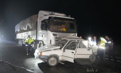Taşköprü’de feci kaza! Tırın çarptığı otomobilde karı-koca can verdi