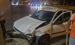 İki otomobil çarpıştı, ortalık savaş alanına döndü: 7 yaralı