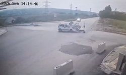 Osmaniye'de hafif ticari araç ile otomobilin çarpıştığı kaza kamerada