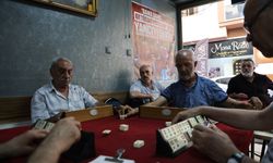 Bu kahvehanede yancılar ayrı masada oturuyor!