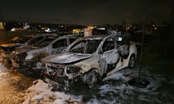Avcılar’da oto galeride korkutan yangın! 3 otomobil alevlere teslim oldu
