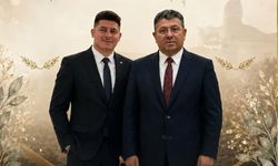 AK Parti İlçe Başkanının şaşırtan davetiye tercihi sosyal medyada gündem oldu!