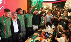 Amed Sportif Faaliyetler'den görkemli imza töreni: Yeni transferler taraftarla buluştu