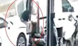Otomobilin çarptığı fırıncı metrelerce savruldu, ağır yaralandı! O anlar kamerada
