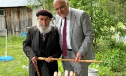Kızılcahamam Belediye Başkanı Acar'dan, 93 yaşındaki ahşap oyma ustasına ziyaret