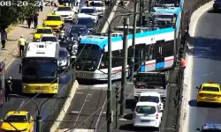 Beyoğlu Fındıklı’da tramvay raydan çıktı! Yolcular tahliye edildi