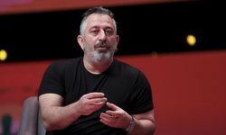 Cem Yılmaz'dan hastaneden ilk paylaşım: "Siz olmasanız kalp krizi de olmazdı hayatta"