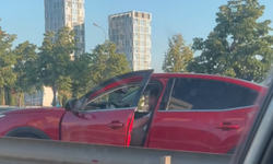 Küçükçekmece'de trafik tartışması bıçaklı saldırıya dönüştü! Lastiği patlatıp kamerayı engellemeye çalıştı